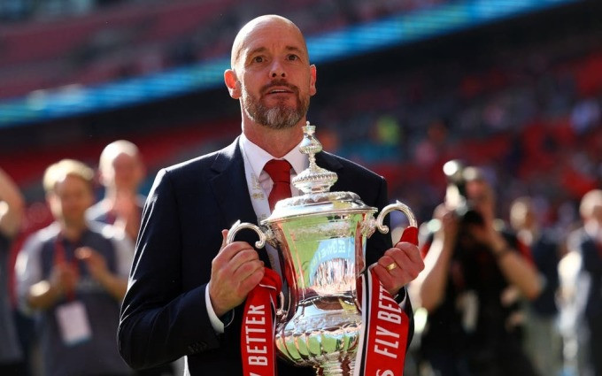 Ten Hag giành Cup FA cho Man Utd sau trận chung kết thắng Man City 2-1 hôm 25/5 tại sân Wembley. Ảnh: Reuters