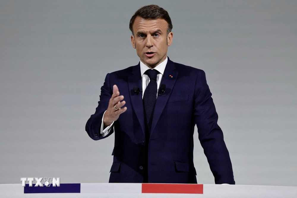 Tổng thống Pháp Emmanuel Macron phát biểu trong cuộc họp báo ở Paris ngày 12/6/2024. (Ảnh: AFP/TTXVN)