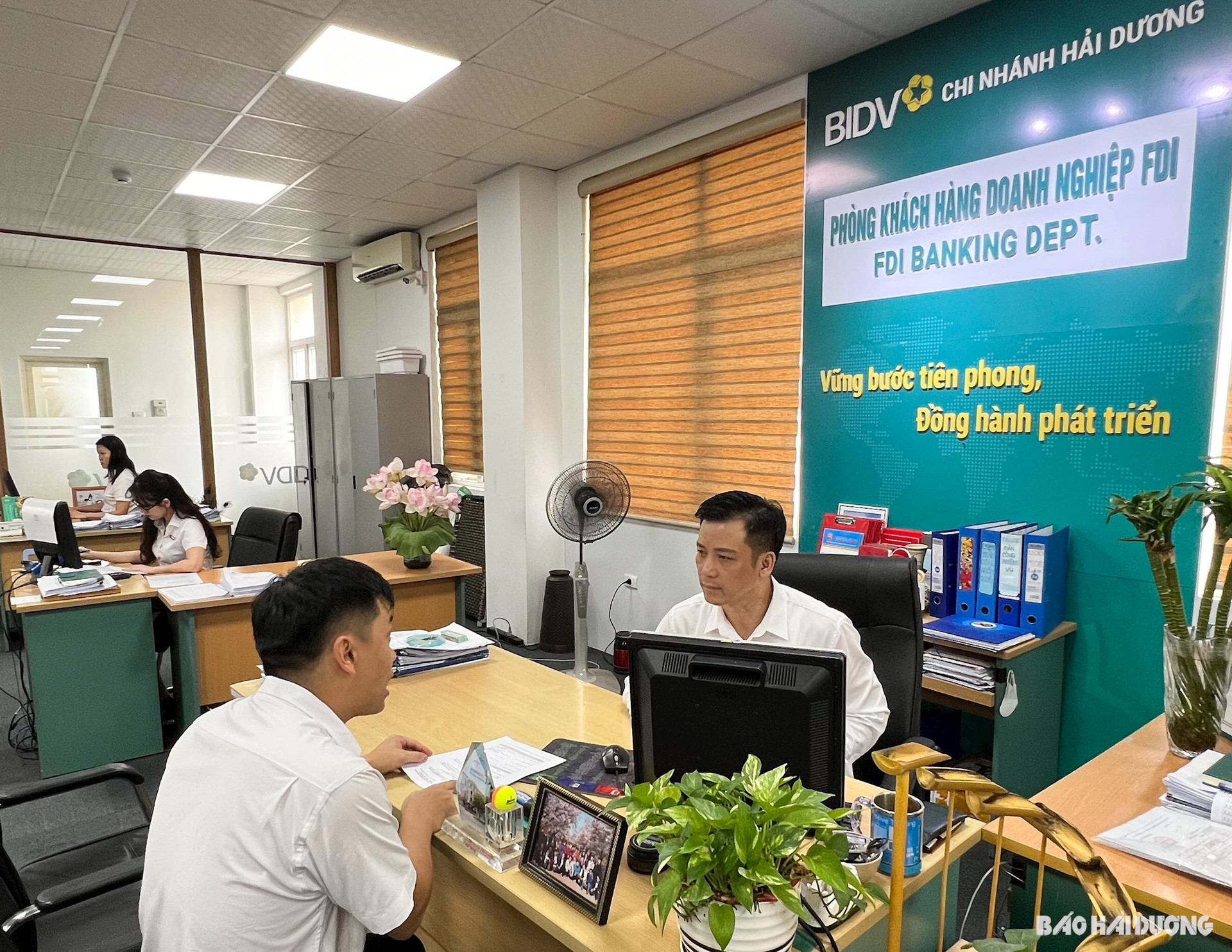 ảnh báo in: BIDV Hải Dương cung cấp dịch vụ toàn diện, hiện đại phục vụ khối khách hàng FDI để góp sức cùng tỉnh thu hút đầu tư