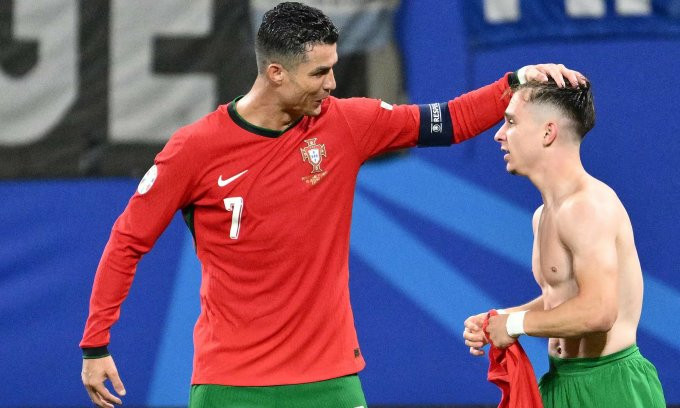 Portugals forward Cristiano Ronaldo (L) congratulates Portugals forwardFrancisco Conceicao after he scored his teams second goal during the UEFA Euro 2024 Group F football match between Portugal and the Czech Republic at the Leipzig Stadium in Leipzig on June 18, 2024. Photo by AFP