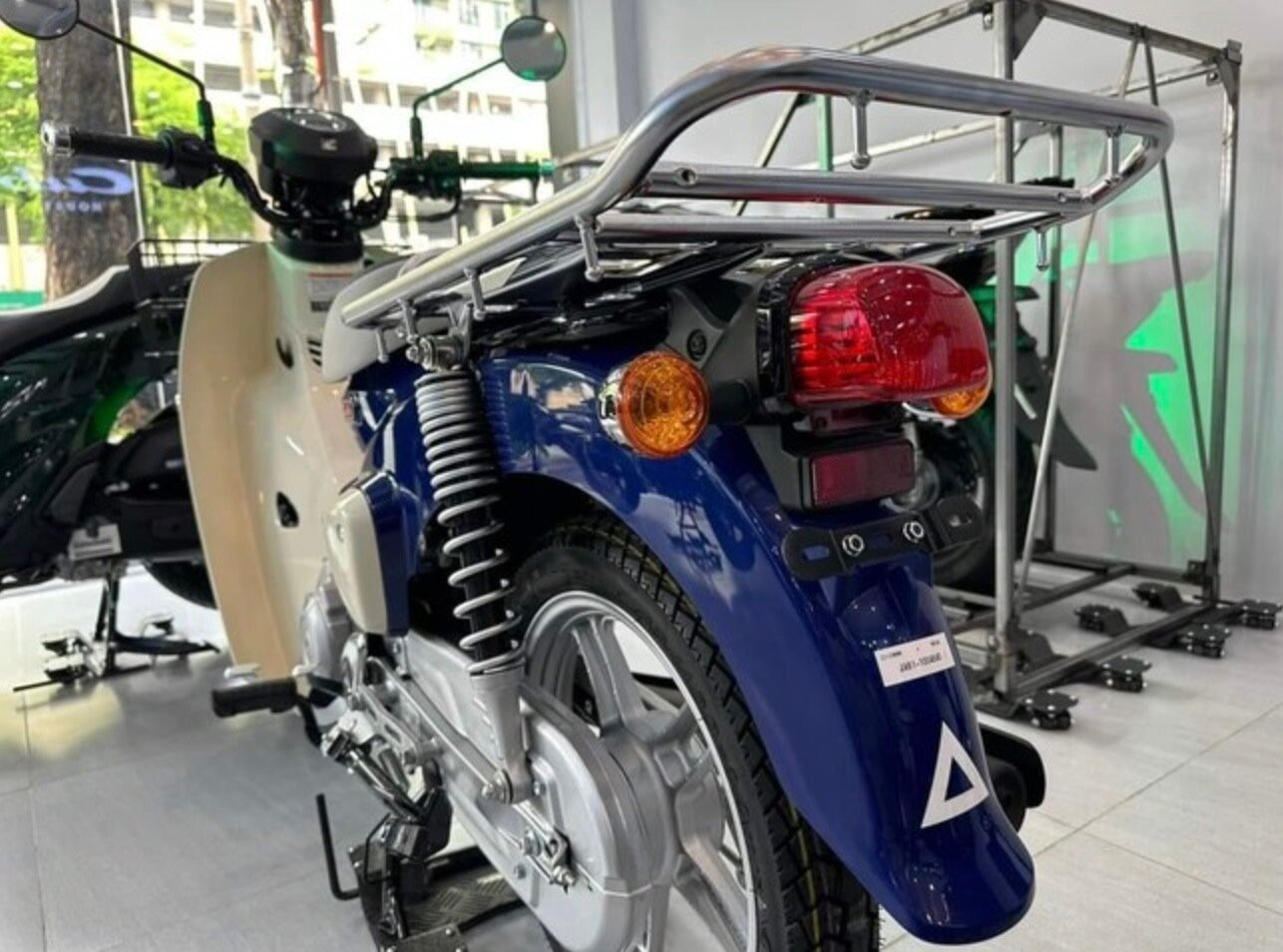 Honda Super Cub Pro đầu tiên về Việt Nam, giá hơn 100 triệu đồng - 5
