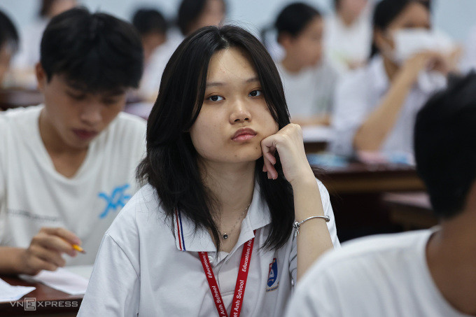Thí sinh thi đánh giá năng lực của Đại học Quốc gia TP HCM, tại điểm thi trường Đại học Khoa học Tự Nhiên, ngày 7/4. Ảnh: Quỳnh Trần