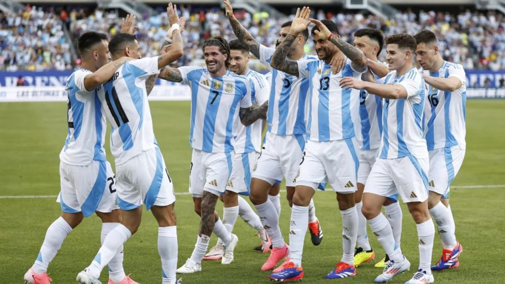 Messi không ra sân, Argentina vẫn thăng hoa với thành tích toàn thắng ở Copa America - Ảnh 1.