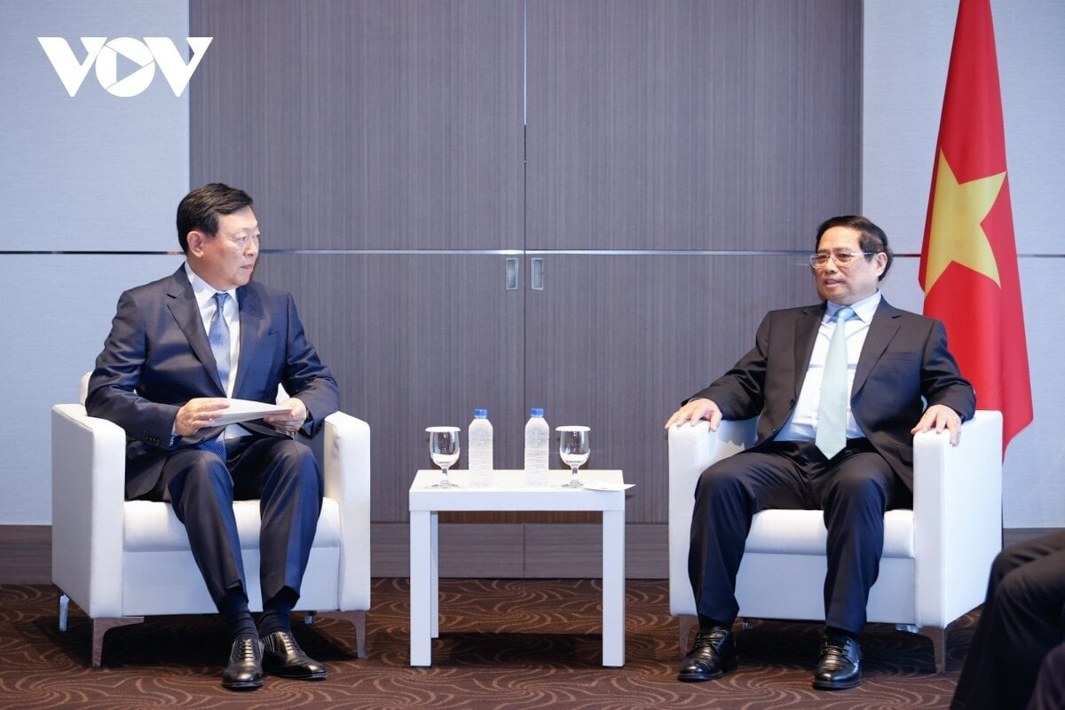 Thủ tướng tiếp ông Shin Dong-bin, Chủ tịch Tập đoàn Lotte.