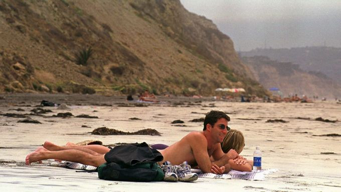 Bãi biển Black ở La Jolla, California là bãi biển khỏa thân hợp pháp đầu tiên ở Mỹ. Ảnh: CNN