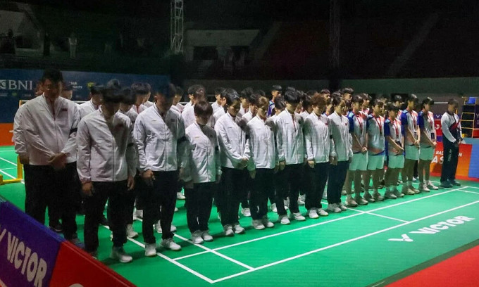 Giải cầu lông trẻ châu Á dành một phút mặc niệm Zhang Zhi Jie ngày 1/7/2024 ở Yogyakarta, Indonesia. Ảnh: AFP