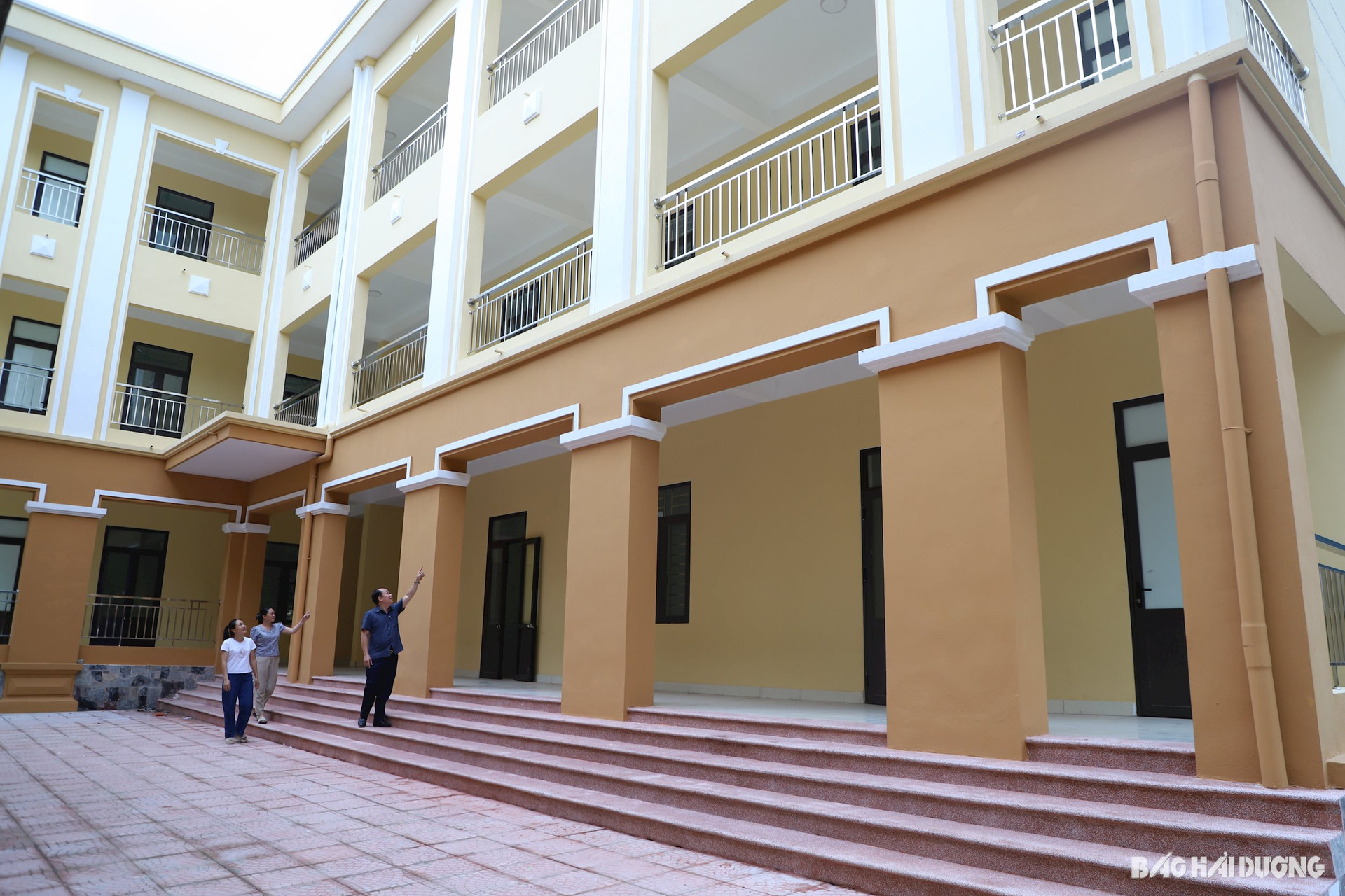 Nhà lớp học bộ môn 3 tầng, 6 phòng của Trường THCS Thành Nhân vừa hoàn thiện từ nguồn ngân sách huyện Ninh Giang