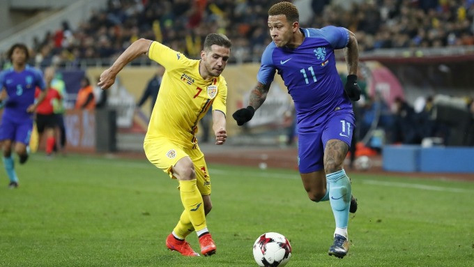 Depay (số 11) đi bóng trong trận giao hữu Hà Lan thắng Romania 3-0 năm 2017. Ảnh: AFP