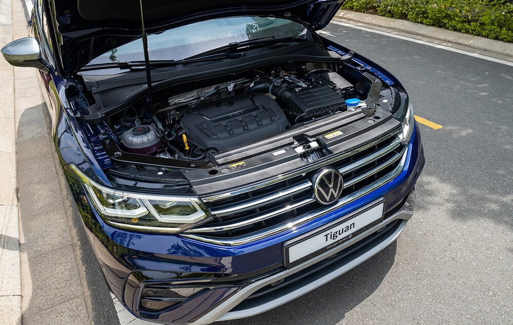 Volkswagen Tiguan Platinum vẫn sử dụng động cơ tăng áp TSI 2.0L và hộp số DSG 7 cấp.