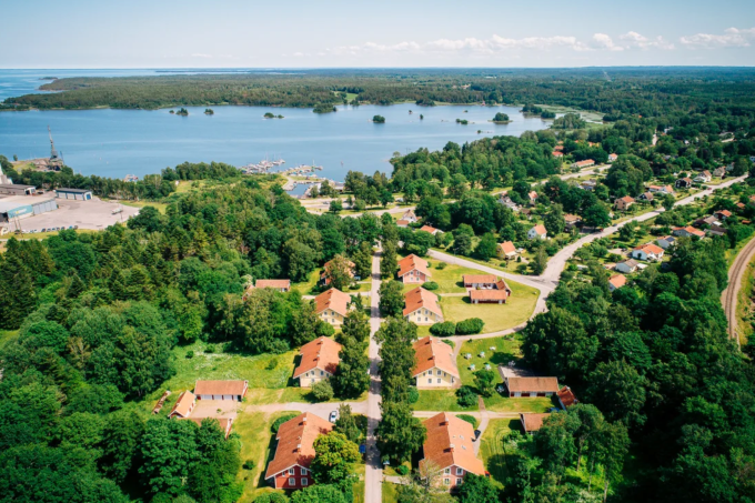 Làng Hällekis nằm cạnh hồ Vänern thuộc thị trấn Gotene hiện có 800 cư dân sinh sống. Ảnh: Götene kommun