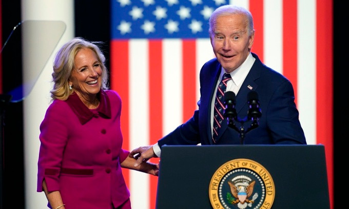 Tổng thống Mỹ Joe Biden và Đệ nhất phu nhân Jill tại Blue Bell, Pennsylvania, hồi tháng một. Ảnh: AP