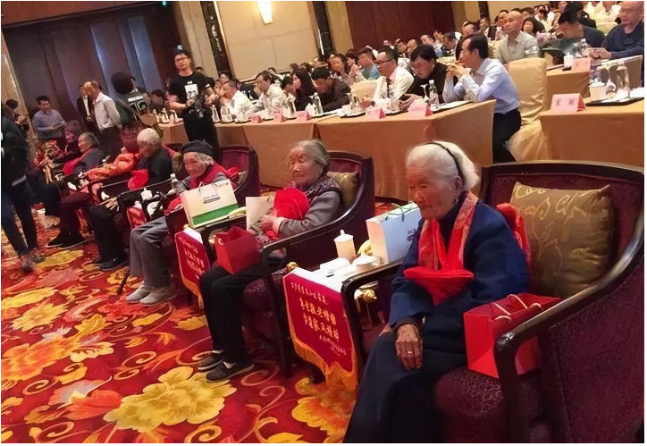 Một nghiên cứu được thực hiện tại tỉnh Tứ Xuyên (Trung Quốc) đã thu thập dữ liệu từ 2.300 người cao tuổi, trong đó 1.000 người vượt ngưỡng trăm tuổi. (Ảnh: Sohu)