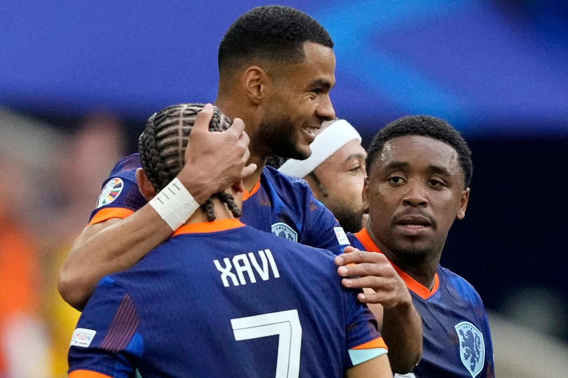 Hà Lan đánh bại Romania 3-0 tại vòng 1/8.