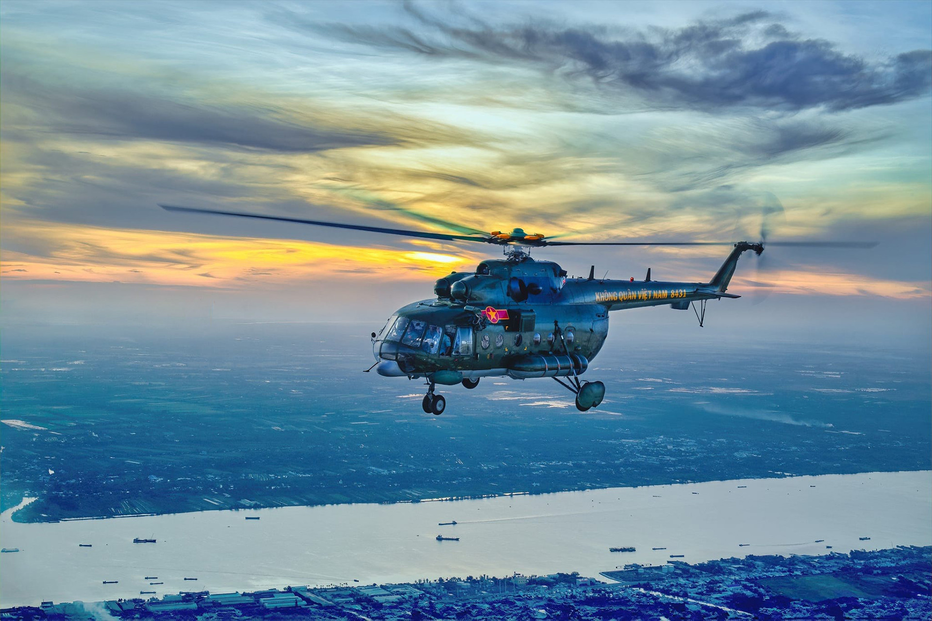 Trực thăng vận tải - chiến đấu Mi 171 do Nga nghiên cứu, chế tạo trên cơ sở máy bay Mi 17 từ những năm 1970. Dòng máy bay này đang hoạt động trong biên chế lực lượng Phòng không - Không quân Việt Nam với vai trò tìm kiếm cứu nạn