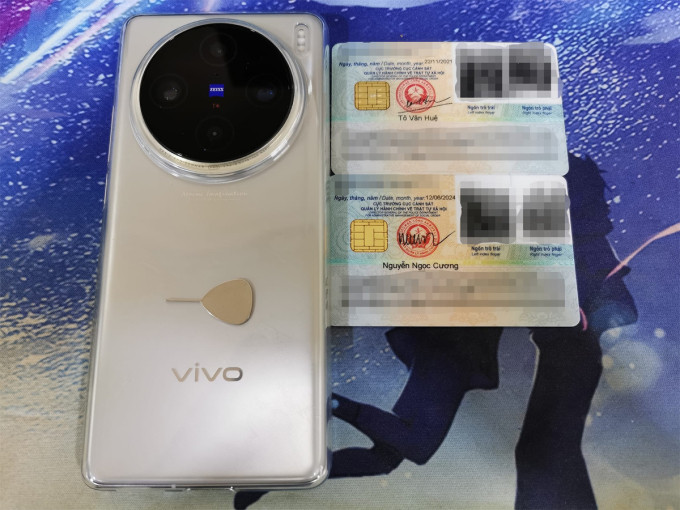 Hai CCCD của anh Vũ Duy Tân bị lỗi khi quét với điện thoại Vivo X100s Pro. Ảnh: NVCC