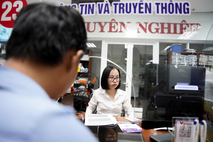 Công chức Đà Nẵng làm việc tại Trung tâm hành chính Đà Nẵng, tháng 5/2024. Ảnh: Nguyễn Đông