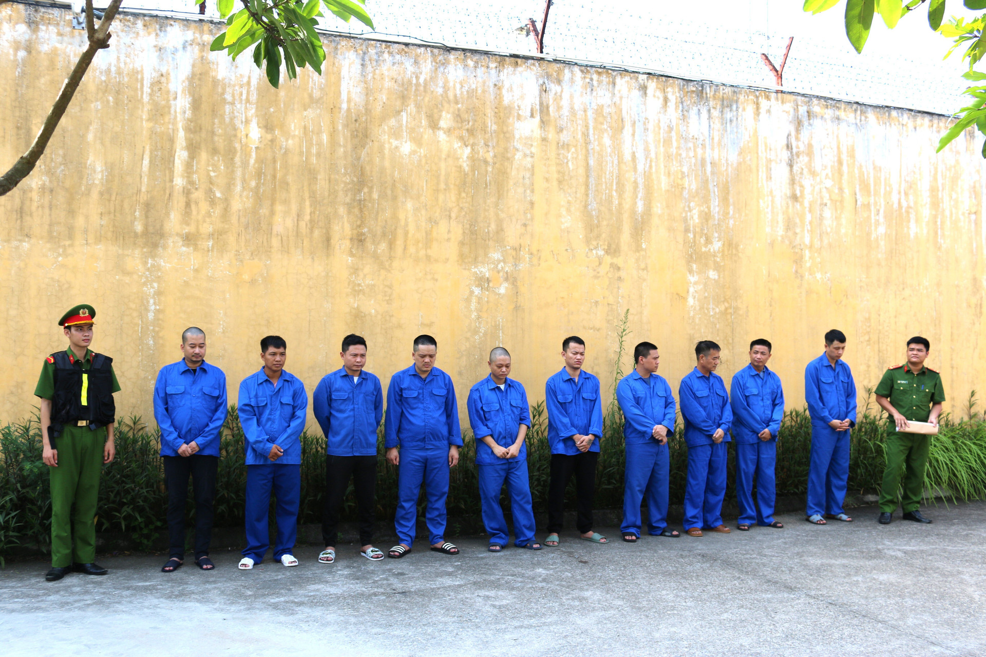 10 đối tượng đang bị tạm giữ tại Trại tạm giam Công an tỉnh Nam Định.