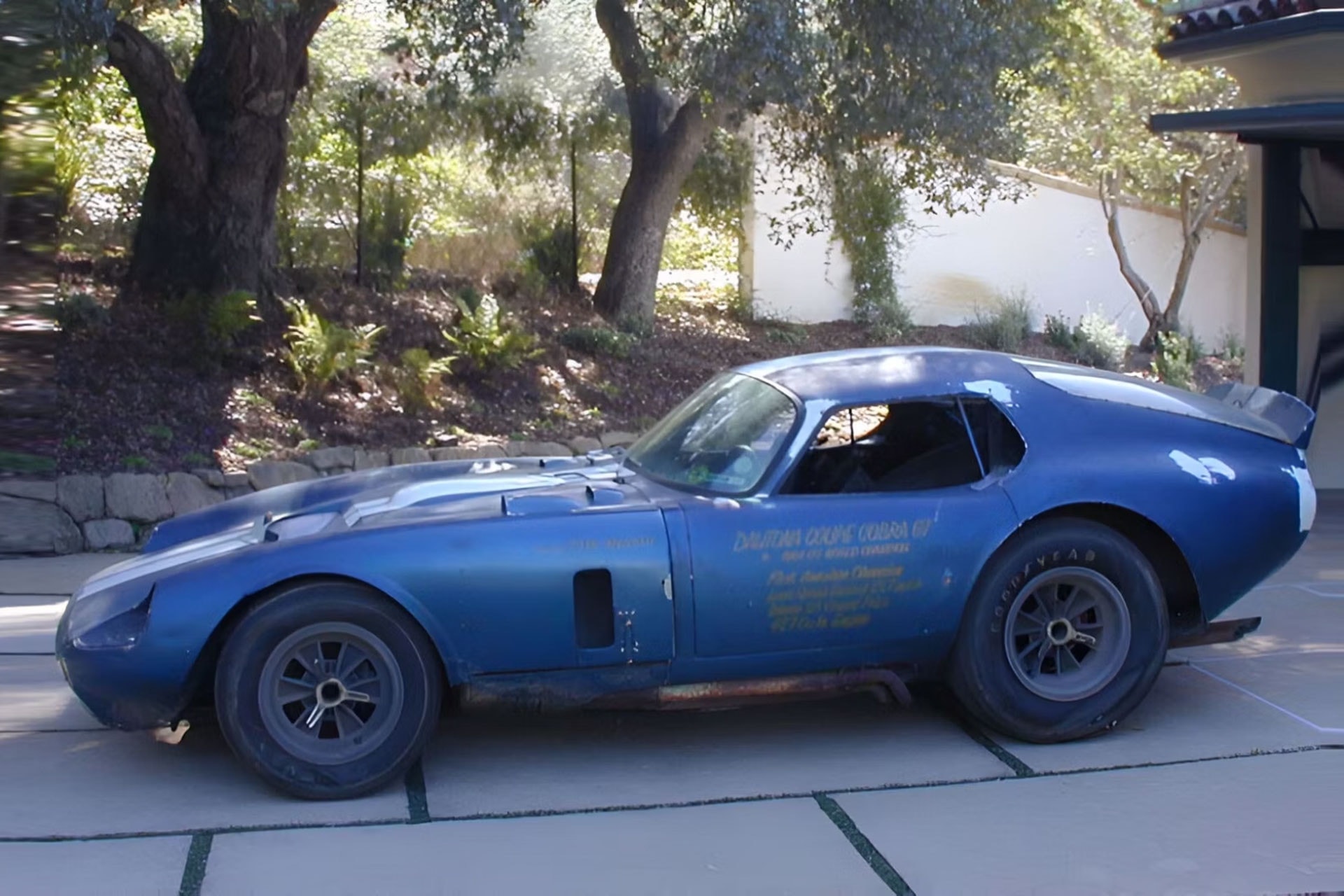 Shelby Cobra Daytona.jpg