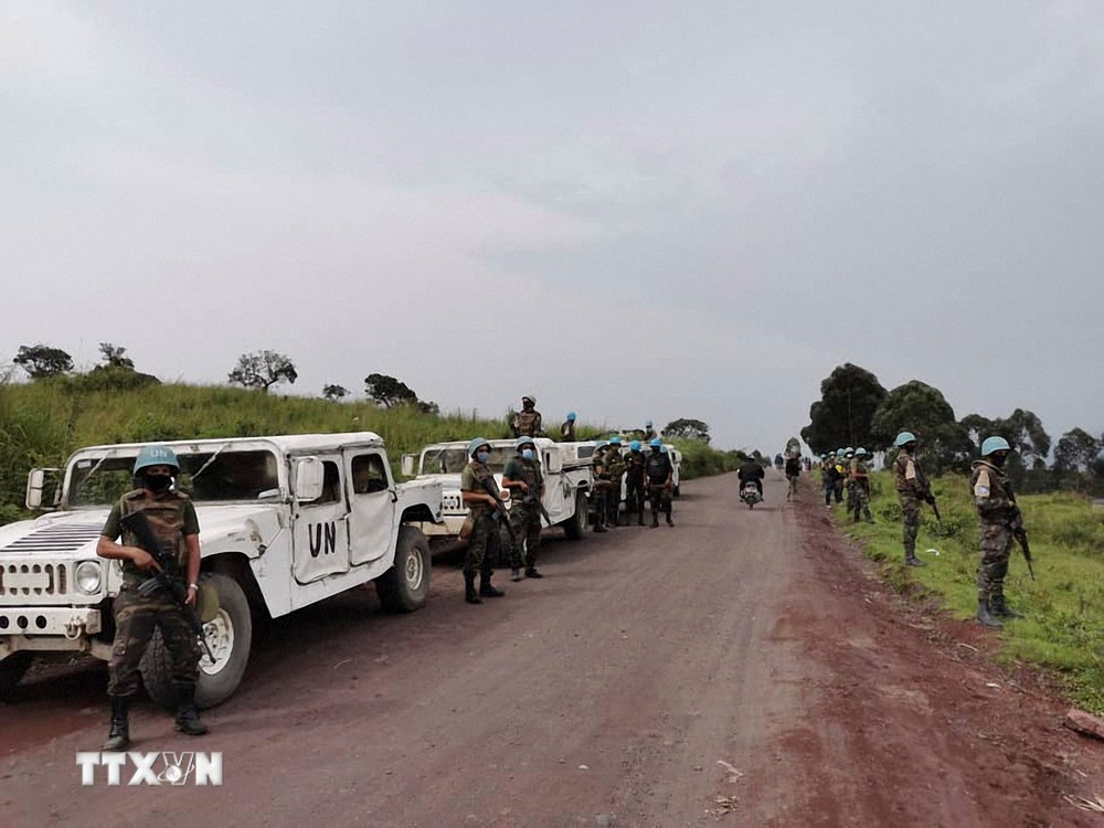 Binh sỹ thuộc Phái bộ Gìn giữ hòa bình của Liên hợp quốc tại Cộng hòa Dân chủ Congo (MONUSCO) tuần tra tại Kibumba. (Ảnh: AFP/TTXVN)
