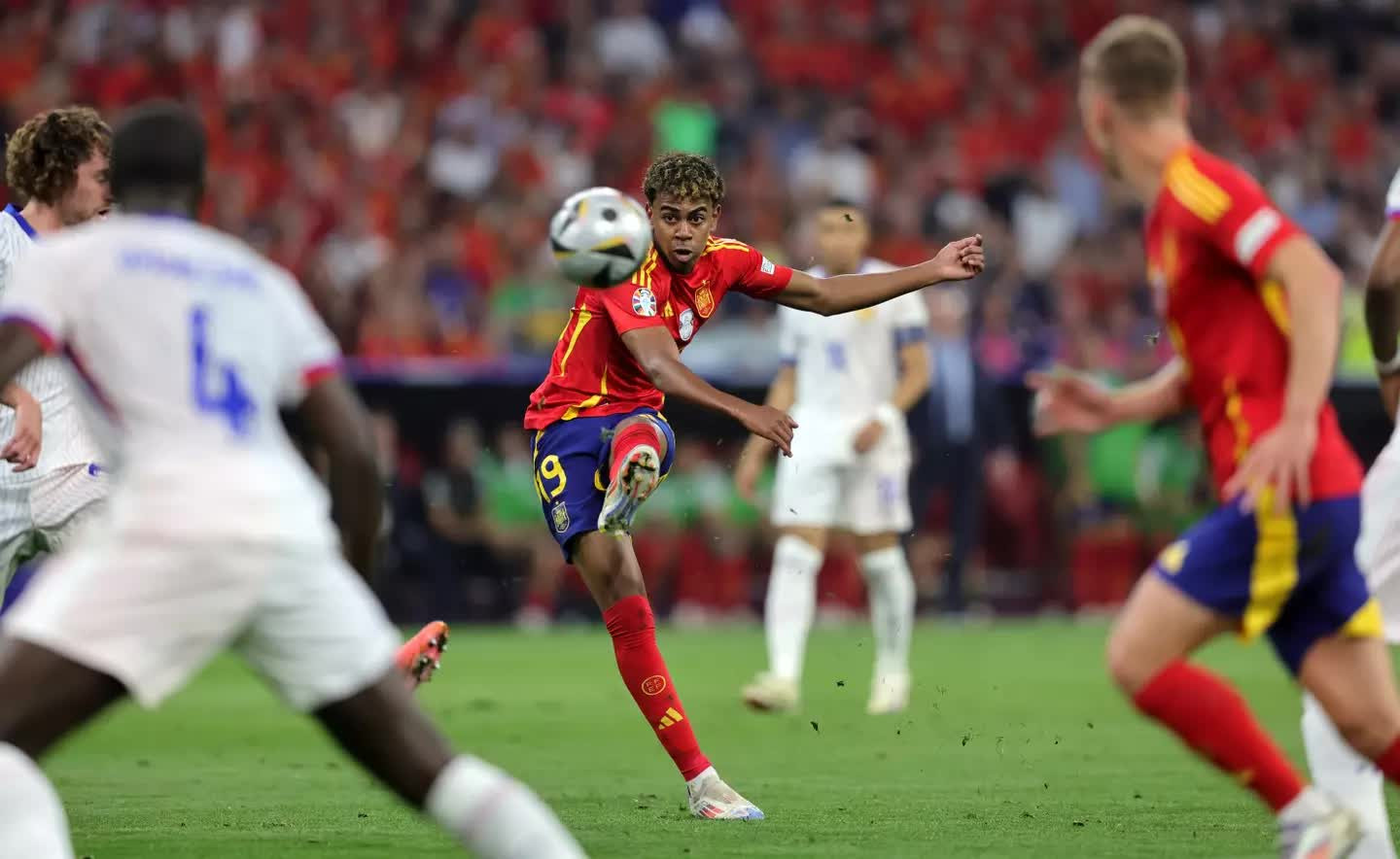 Tây Ban Nha có nguy cơ phạm luật lao động Đức nếu để Lamine Yamal đá chung kết EURO 2024 - Ảnh 1.