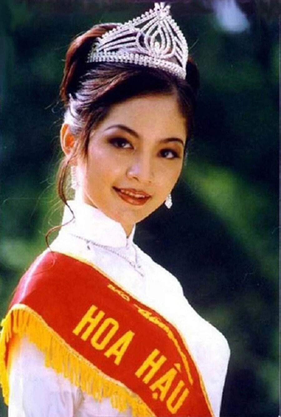 Nguyễn Thiên Nga từng 2 lần đăng quang ở Hoa hậu Việt Nam.