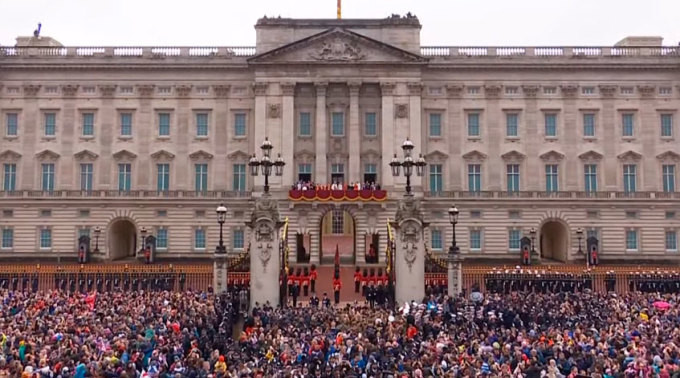 Ban công nổi tiếng nhất nước Anh nằm ở điện Buckingham, nơi hoàng gia Anh xuất hiện vào vẫy tay chào đám đông trong các dịp trọng đại. Ảnh: Royal family