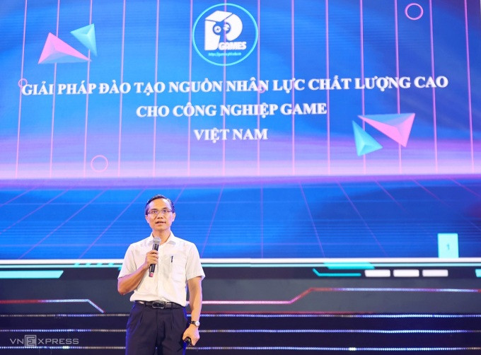 TS Cao Minh Thắng chia sẻ tại Diễn đàn Game Việt Nam 2024. Ảnh: Quỳnh Trần