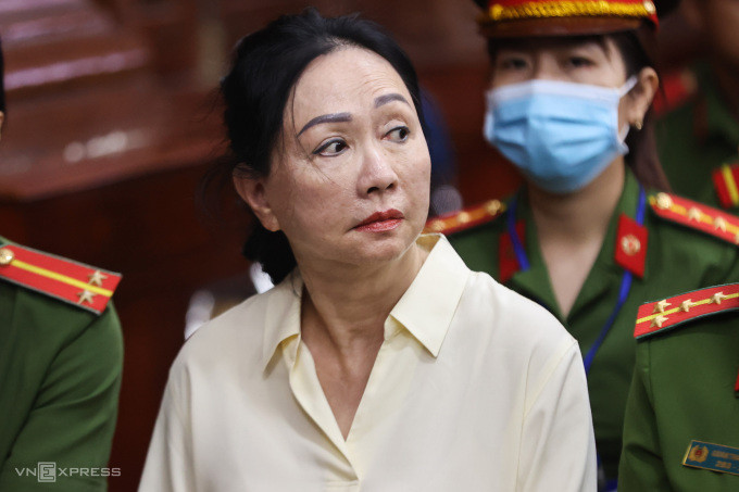 Bà Trương Mỹ Lan tại phiên tòa sơ thẩm giai đoạn 1, hồi tháng 3. Ảnh: Quỳnh Trần