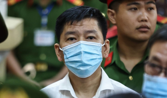 Bị cáo Võ Tấn Hoàng Văn tại phiên xét xử giai đoạn một đại án Vạn Thịnh Phát, hồi tháng 3. Ảnh: Quỳnh Trần