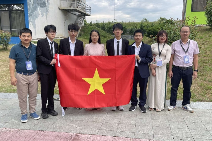 Đoàn học sinh Việt Nam dự Olympic Vật lý châu Âu 2024. Ảnh: Nhân vật cung cấp