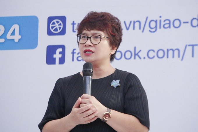 Bà Nguyễn Thu Thuỷ tư vấn cho thí sinh tại sự kiện do báo Tuổi trẻ tổ chức ngày 20/7. Ảnh: Thanh Hằng