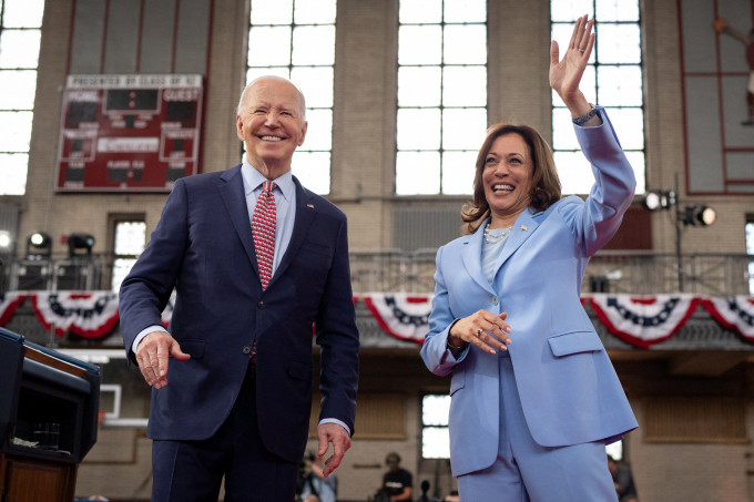 Tổng thống Joe Biden và cấp phó Kamala Harris vận động tranh cử ở Philadelphia, bang Pennsylvania, ngày 29/5. Ảnh: AFP