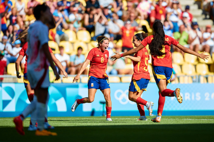 Mariona Caldentey (số 8) mừng bàn ấn định tỷ số 2-1 cho Tây Ban Nha trước Nhật Bản. Ảnh: SEFF