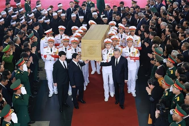 Party General Secretary Nguyen Phu Trong's casket leaves National Funeral Hall (Photo: VNA)