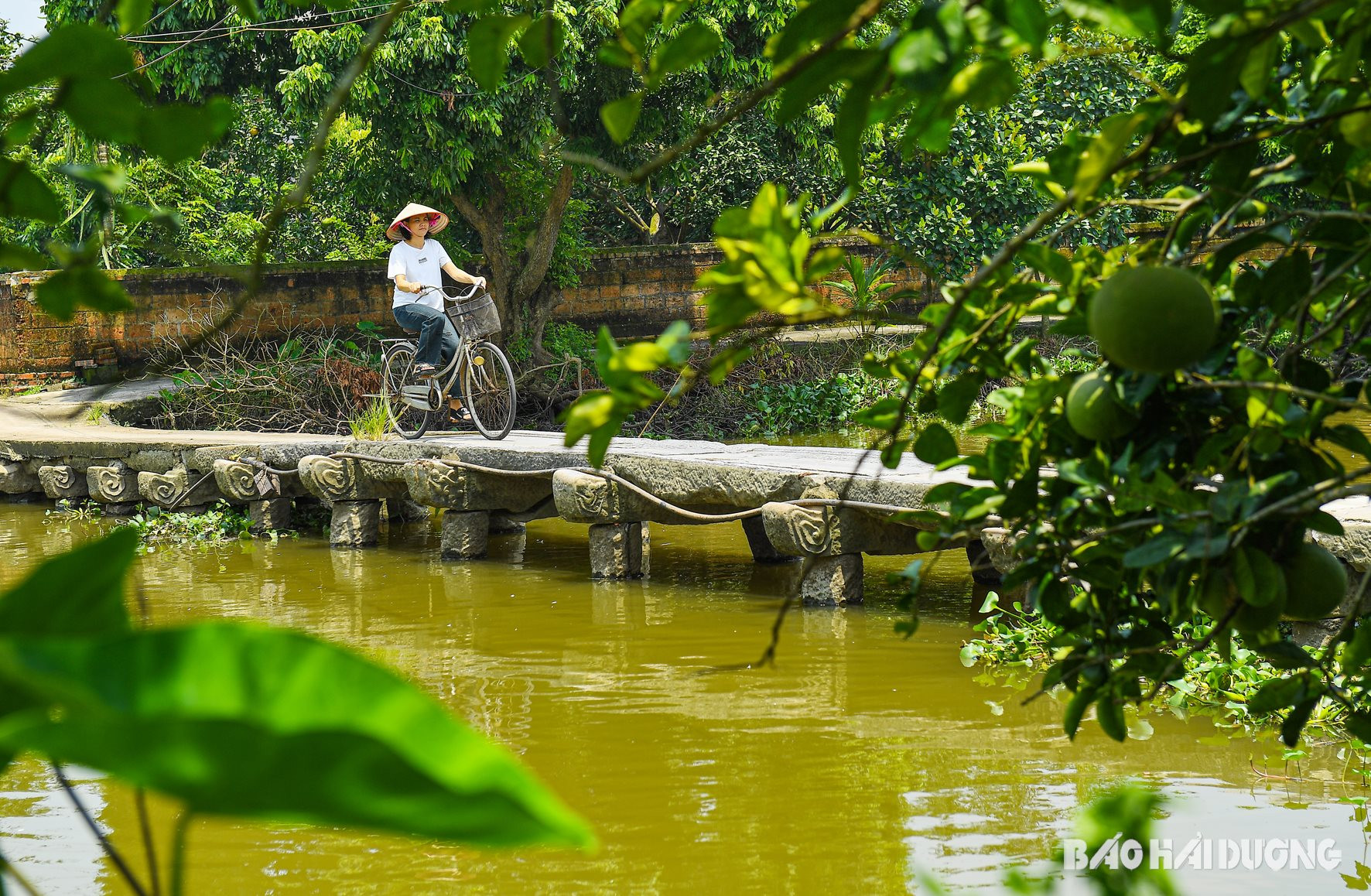  Ở thôn Quảng Xuyên, xã Chí Minh hiện vẫn còn một cây cầu đá dài hơn 20m. Tương truyền đây là một trong những cây cầu do bà Bổi Lạng công đức xây dựng nên