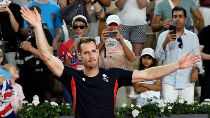 Murray khóc sau trận đấu cuối sự nghiệp, ở tứ kết đôi nam Olympic 2024, trên sân Suzanne Lenglen, Paris hôm 1/8. Ảnh: Sky