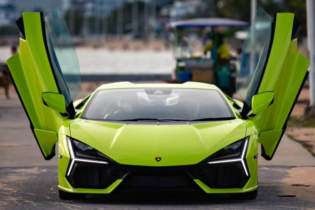 Trước đó, chiếc Lamborghini Revuelto đầu tiên tại Đông Nam Á đã được bàn giao tại Thái Lan. Xe có mức giá từ 47 triệu baht (khoảng 1,3 triệu USD).