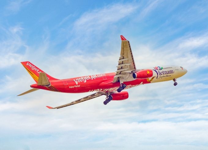 Tàu bay hiện đại, màu đỏ đặc trưng của Vietjet. Ảnh: Quang Nguyễn