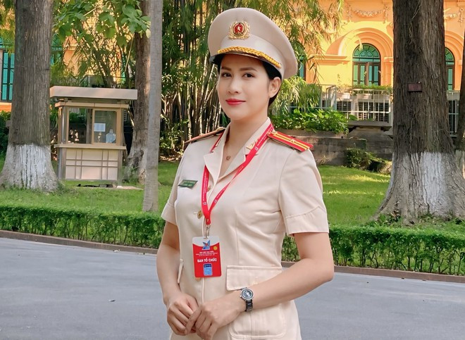 3 nữ diễn viên xinh đẹp, nổi tiếng, ngoài đời đều là công an: Hôn nhân viên mãn, giàu có- Ảnh 15. 3 nữ diễn viên xinh đẹp, nổi tiếng, ngoài đời đều là công an: Hôn nhân viên mãn, giàu có- Ảnh 15.
