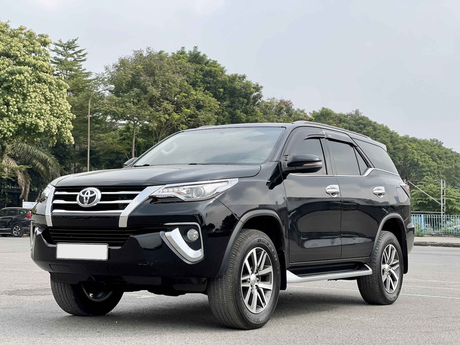 toyota fortuner 61.jpg