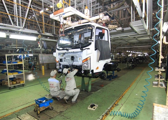 Workers assembling car parts at a plant of VEAM in Thanh Hoa province (Photo: VNA)