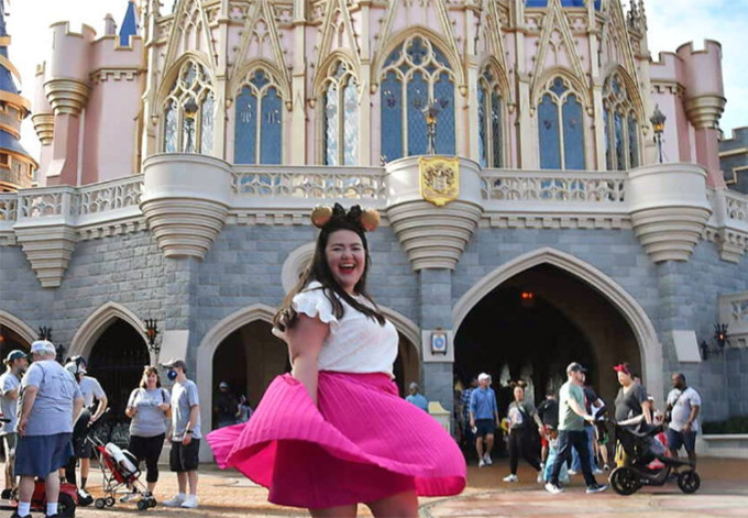 Megan chụp ảnh tại Magic Kingdom Park, Walt Disney World Resort, bang Florida, Mỹ. Ảnh: Instagram/Minglingwithmegan