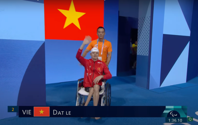 Kình ngư Lê Tiến Đạt dự thi chung kết bơi 100m ếch nam - hạng thương tật SB5 - tại Paralympic 2024.