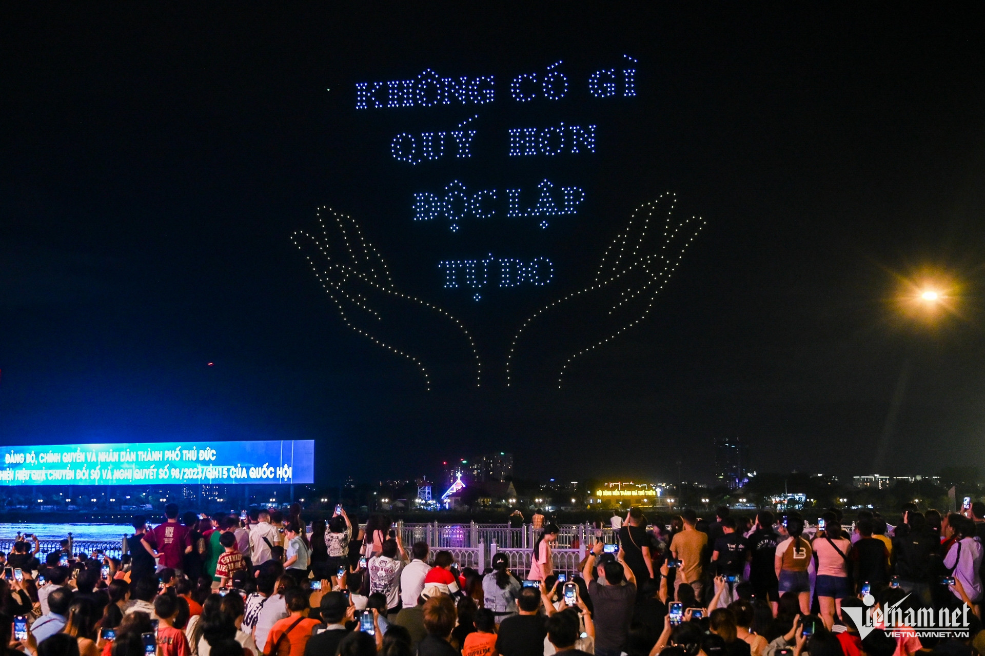 W-pháo hoa 17.jpg