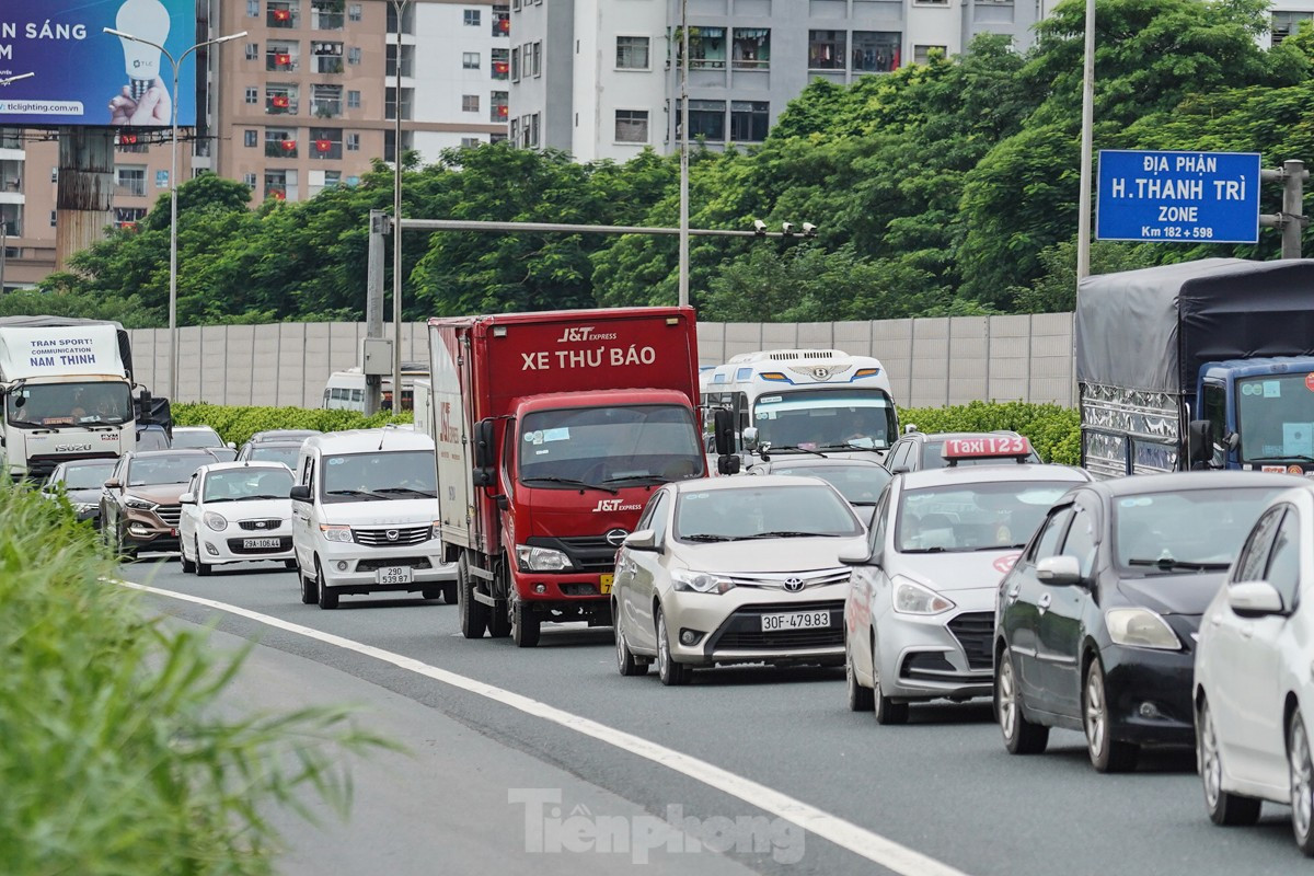 Hết kỳ nghỉ lễ, cao tốc Pháp Vân - Cầu Giẽ ùn ứ kéo dài từ sáng sớm ảnh 6