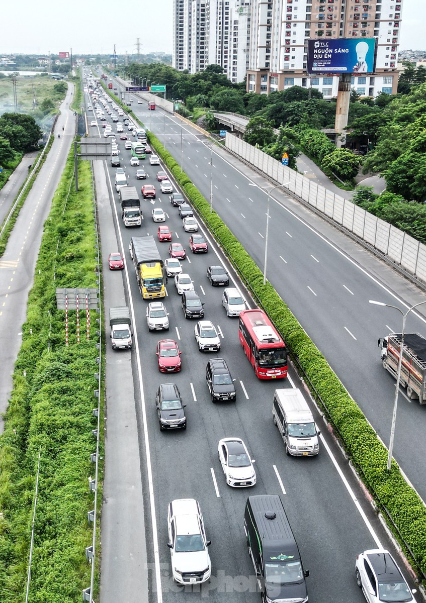 Hết kỳ nghỉ lễ, cao tốc Pháp Vân - Cầu Giẽ ùn ứ kéo dài từ sáng sớm ảnh 2