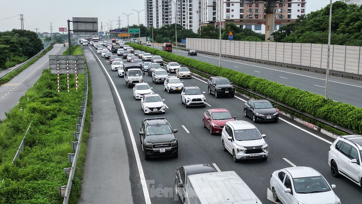 Hết kỳ nghỉ lễ, cao tốc Pháp Vân - Cầu Giẽ ùn ứ kéo dài từ sáng sớm ảnh 8