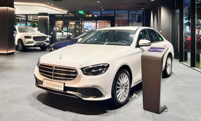 Một mẫu E200 Exclusive đời 2023 tại đại lý. Ảnh: Thiên Kim