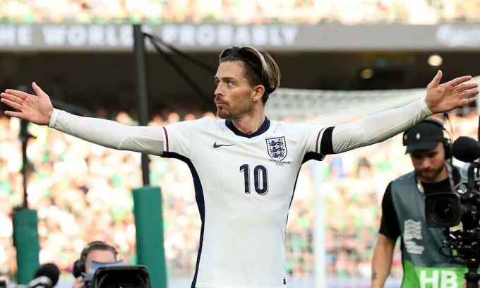 Grealish mừng bàn vào lưới Ireland. Ảnh: Reuters