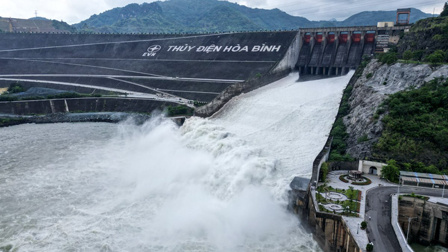 Miền Bắc tiếp tục mưa lớn, yêu cầu thủy điện Hòa Bình, Tuyên Quang xả lũ ảnh 1